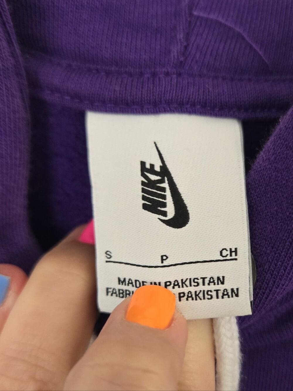 💜 Nike Sportswear Essential Pullover Hoodie | Purple | Size Small | Embroidered - Picture 3 of 3